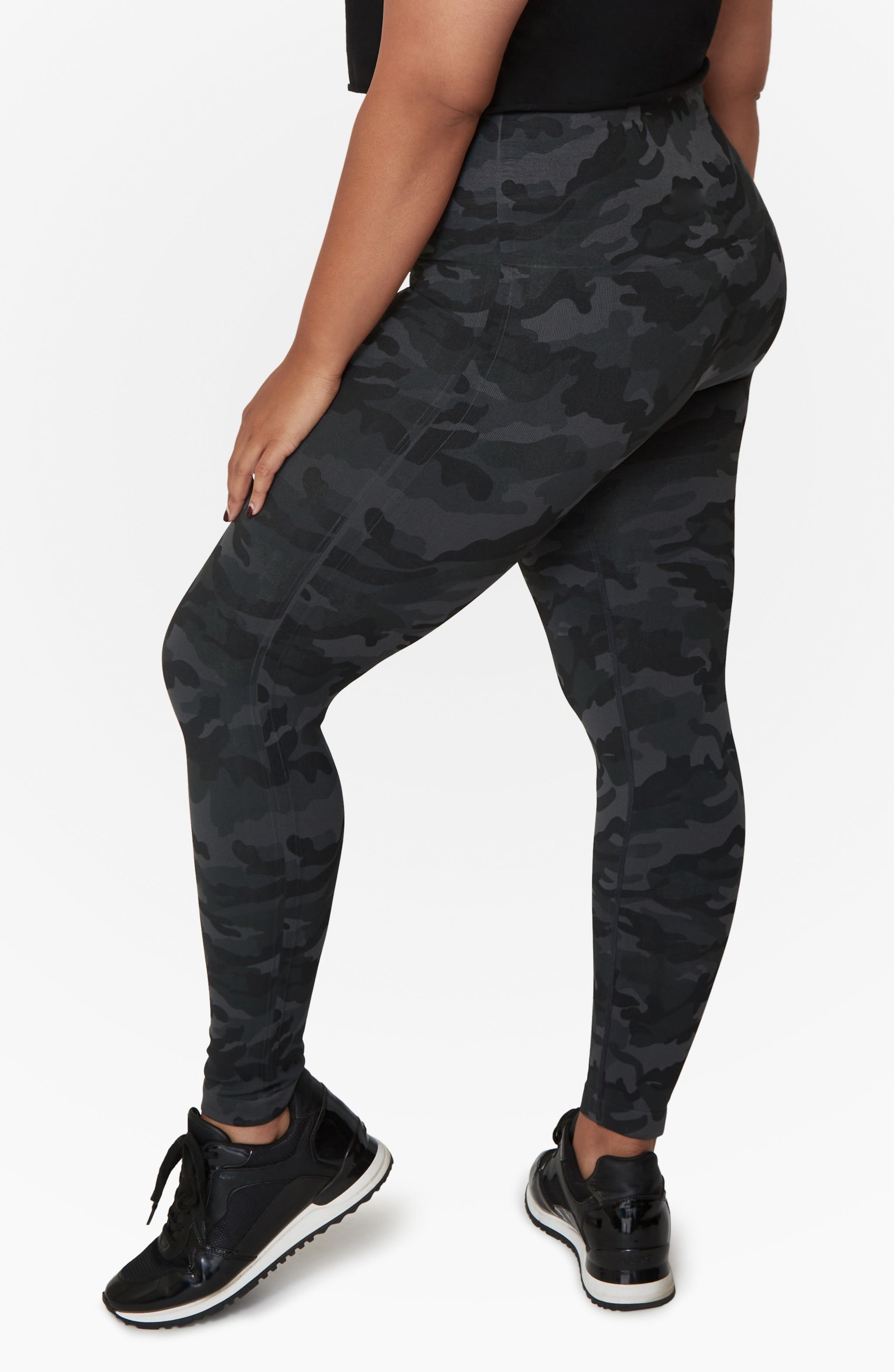Black camo jeggings top
